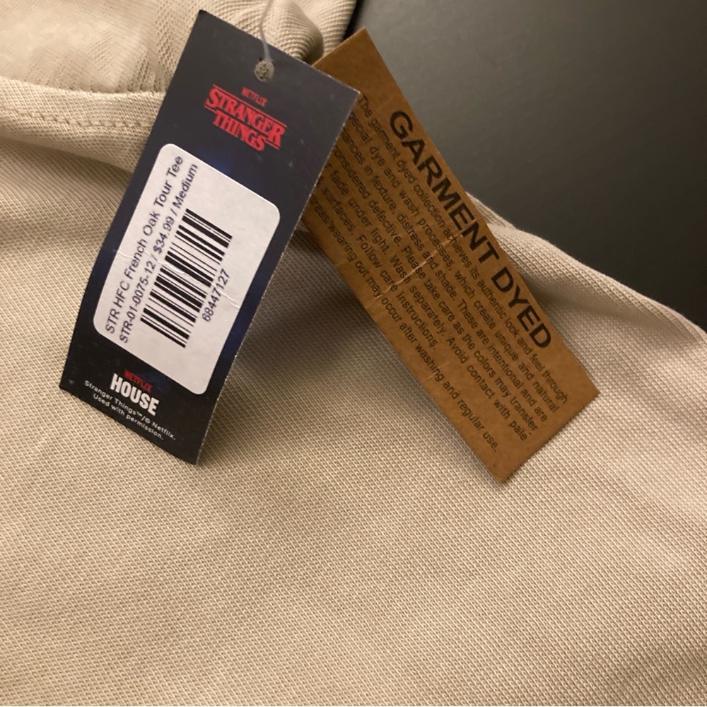 Netflix House Stranger Things Hellfire Club T-Shirt NWT - Picture 6 of 6